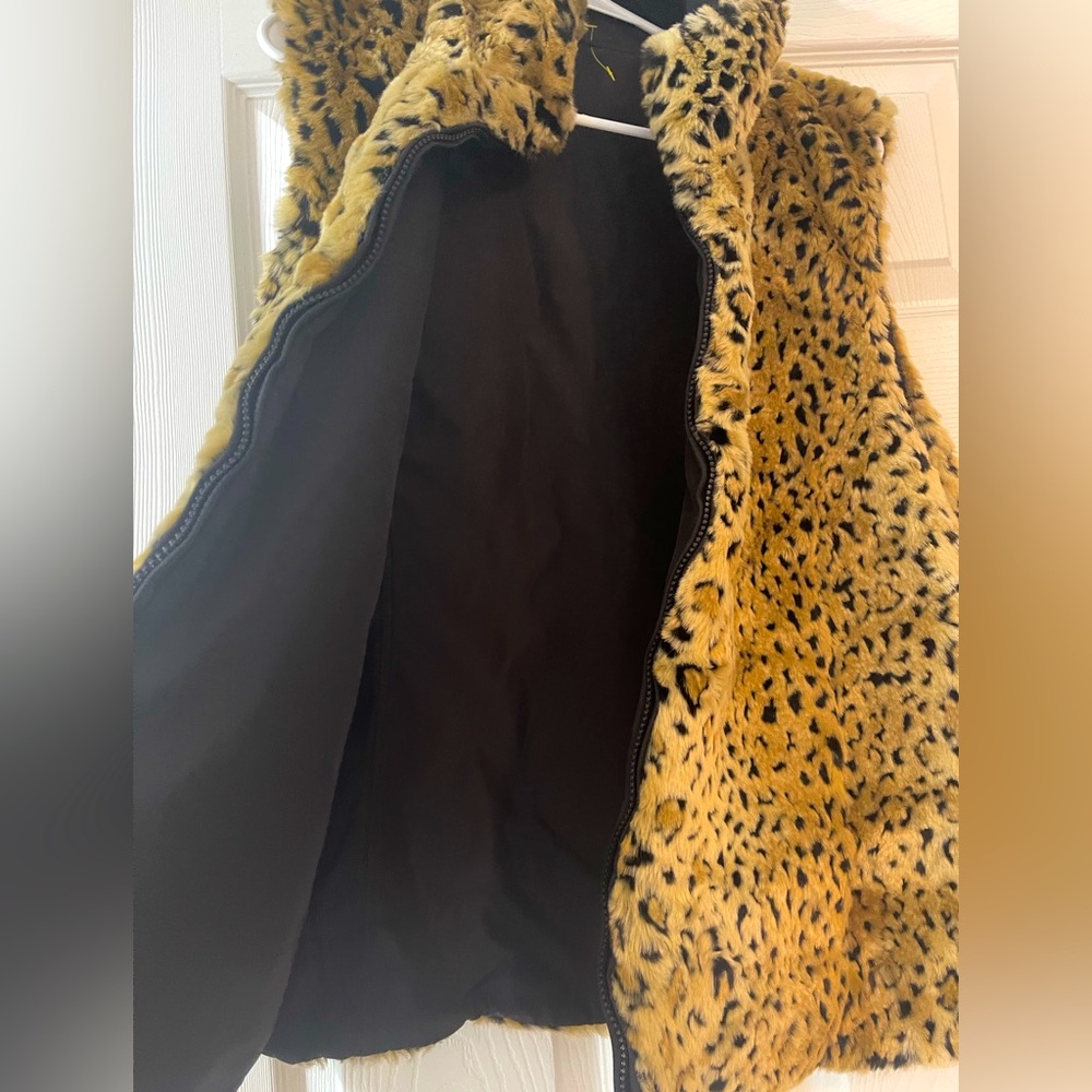 Kristen Blake Leopard Print Faux Fur Vest size medium - Picture 3 of 10